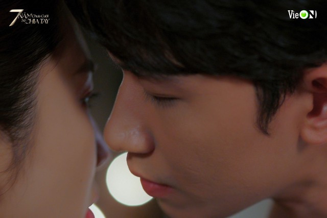 Cảnh lãng mạn của Võ Cảnh và Thúy Ngân khi suýt &quot;khóa môi&quot;