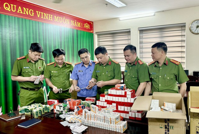 Đây là đường dây sản xuất, buôn bán thuốc giả quy mô lớn được Công an TP Thanh Hóa triệt phá. Đây là đường dây sản xuất, buôn bán thuốc giả quy mô lớn được Công an TP Thanh Hóa triệt phá.