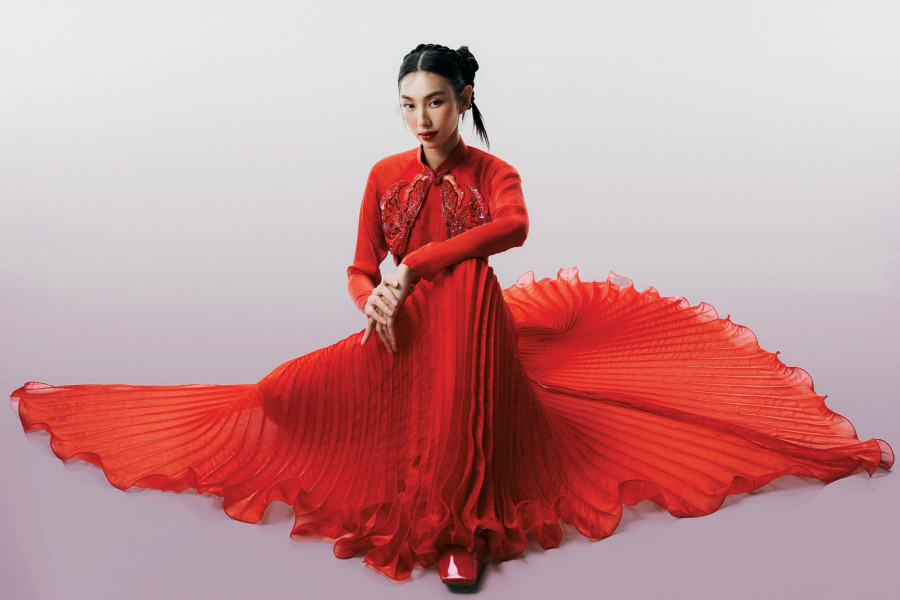 Gần 3 năm kể từ khi giành vương miện Hoa hậu Hòa bình Quốc tế, Nguyễn Thúc Thùy Tiên vẫn là hoa hậu được săn đón nhất tại Việt Nam. Thời gian qua, cô bận rộn với lịch trình học tập, làm việc dày đặc với nỗ lực nâng cấp bản thân, có những đóng góp tích cực cho cộng đồng, vượt qua khỏi hình tượng hoa hậu.