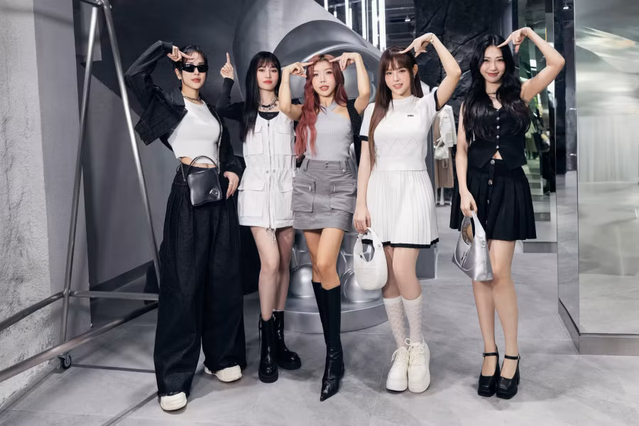 Đỗ Mạnh Cường dành nhiều tình cảm cho LUNAS từ khi nhóm thành lập. Với anh, đây đều là những ca sĩ trưởng thành, có sự nghiệp nhưng cũng không ngại việc làm mới bản thân để cống hiến cho khán giả. Nhà thiết kế tìm thấy sự đồng điệu nhất định trong con đường mình đang đi với các thành viên của LUNAS