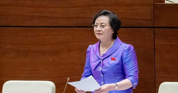 Bộ trưởng Nội vụ Phạm Thị Thanh Trà tại diễn đàn Quốc hội Bộ trưởng Nội vụ Phạm Thị Thanh Trà tại diễn đàn Quốc hội