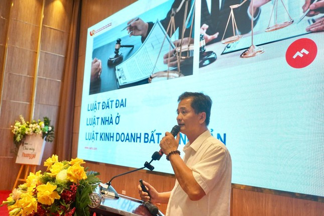 Ông Nguyễn Văn Đính - Phó chủ tịch Hiệp hội Bất động sản Việt Nam tham gia ý kiến trong hội thảo Ông Nguyễn Văn Đính - Phó chủ tịch Hiệp hội Bất động sản Việt Nam tham gia ý kiến trong hội thảo