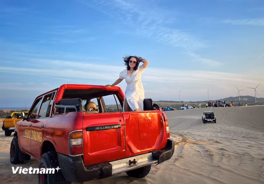 Bàu Trắng ở Mũi Né là điểm đến được du khách ưa thích khi đến Bình Thuận. (Ảnh: Mai Mai/Vietnam+)