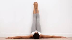 Những động tác yoga nhẹ nhàng trước khi đi ngủ sẽ giúp bạn ngủ ngon và sâu hơn.