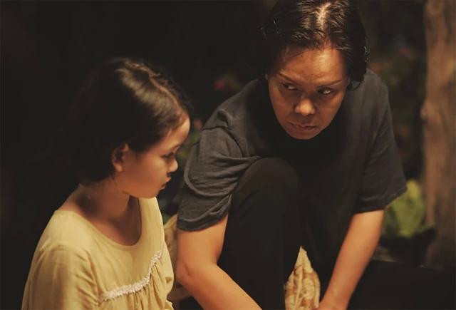 Việt Hương (vai Lệ) và bé Dạ Chúc (Nhung) trong phim