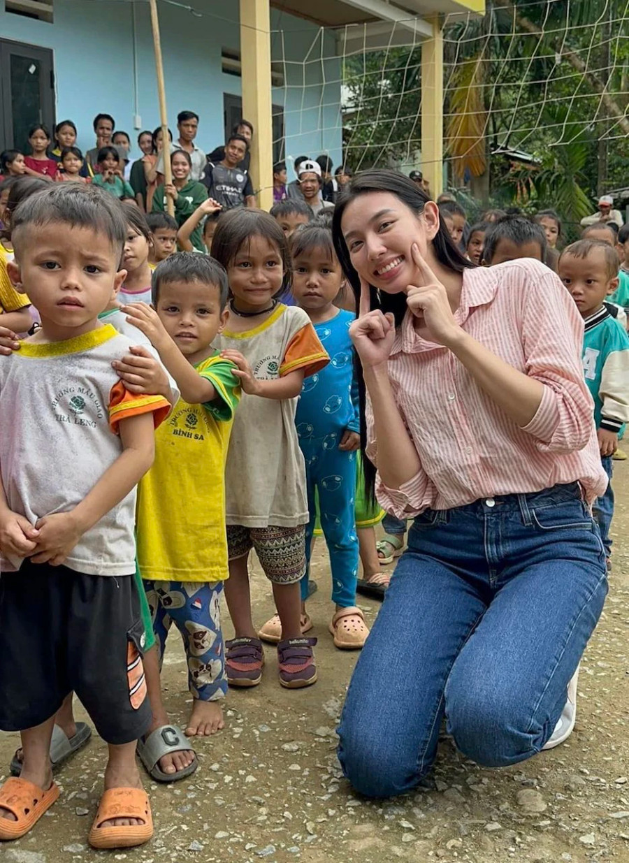 Trước định kiến hoa hậu chỉ tích cực làm thiện nguyện, đẩy mạnh các dự án cộng đồng để tô vẽ hình tượng, làm đẹp cho hồ sơ cá nhân, Thùy Tiên chia sẻ với Thanh Niên: &quot;Tôi nghĩ có nhiều người làm từ thiện, các hoạt động xã hội một phần vì muốn profile của mình tốt hơn. Nhưng họ cũng muốn tham gia những hoạt động như vậy vì thực sự muốn có những hành động thiết thực hướng đến môi trường, cộng đồng quanh mình, đặc biệt là trẻ em yếu thế và những hoàn cảnh khó khăn. Rõ ràng nhờ vậy mà sẽ có nhiều người được giúp đỡ hơn. Với tôi, đó không phải là điều gì xấu xa cả&quot;.