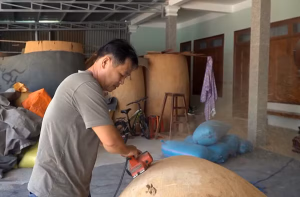 Anh Phan Văn Hiệp là truyền nhân đời thứ 6 của làng trống Lâm Yên.