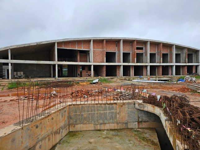 Công trình sai phạm trong tòa nhà câu lạc bộ Golf - Ảnh: Khả Hưng Công trình sai phạm trong tòa nhà câu lạc bộ Golf - Ảnh: Khả Hưng