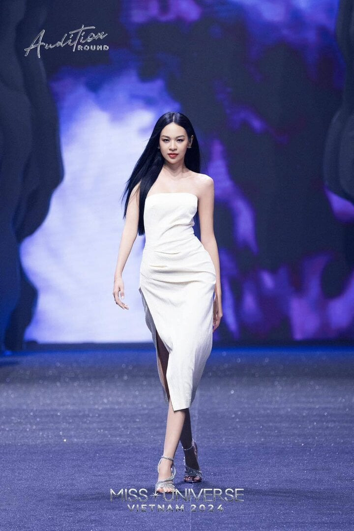 Phí Phương Anh cũng là gương mặt gây bất ngờ khi ghi danh tại cuộc thi năm nay. Phí Phương Anh cũng là gương mặt gây bất ngờ khi ghi danh tại cuộc thi năm nay.