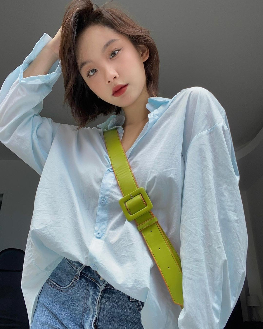 Đời thường, nữ diễn viên yêu thích lối ăn mặc không cầu kỳ, trẻ trung, năng động. Cô làm mới bản thân khi để tóc tém, lúc lại nối dài. Đời thường, nữ diễn viên yêu thích lối ăn mặc không cầu kỳ, trẻ trung, năng động. Cô làm mới bản thân khi để tóc tém, lúc lại nối dài.