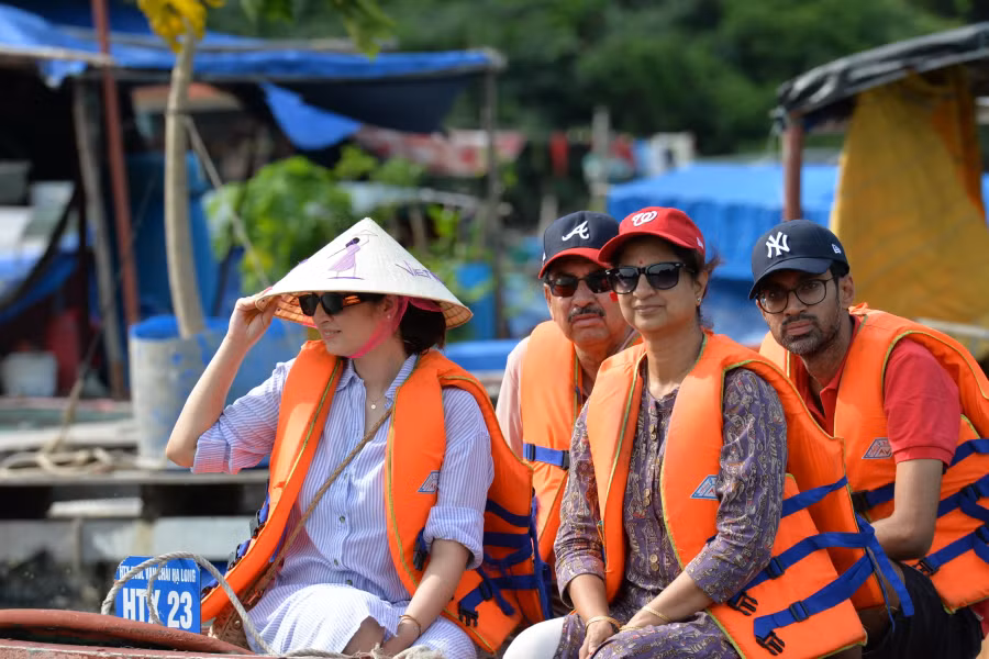 Những tháng gần đây, vịnh Hạ Long còn đón những khách Hồi giáo