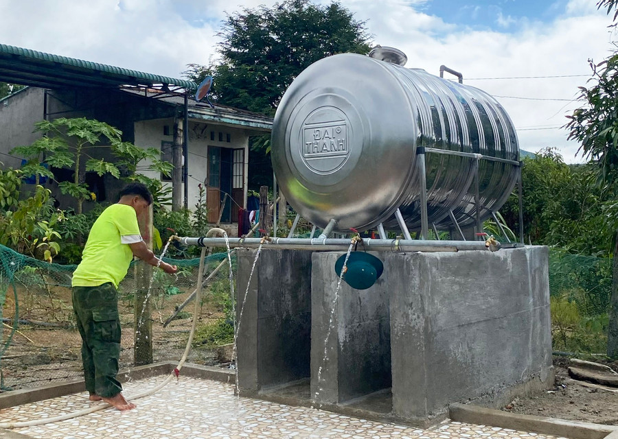 Việc triển khai Dự án 1 đã góp phần giải quyết nhu cầu hỗ trợ về nhà ở, đất ở, đất sản xuất, nước sinh hoạt cho bà con vùng dân tộc thiểu số và miền núi. Ảnh: H.B Việc triển khai Dự án 1 đã góp phần giải quyết nhu cầu hỗ trợ về nhà ở, đất ở, đất sản xuất, nước sinh hoạt cho bà con vùng dân tộc thiểu số và miền núi. Ảnh: H.B