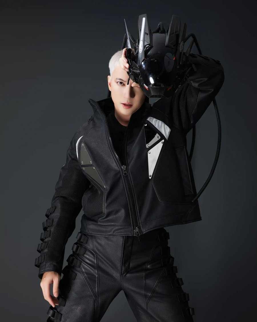 S.T Sơn Thạch cho thấy sự hết mình trong các tiết mục biểu diễn