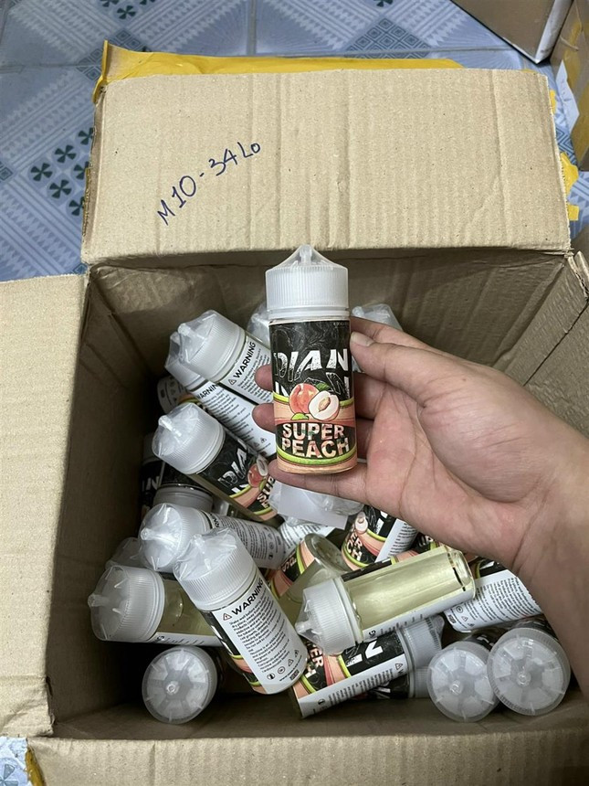 Tang vật thu giữ chứa ma tuý CBD. Tang vật thu giữ chứa ma tuý CBD.