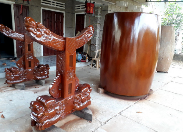 Những chiếc trống dăm luông với kích thước lớn được chế tác tại Lâm Yên. Những chiếc trống dăm luông với kích thước lớn được chế tác tại Lâm Yên.