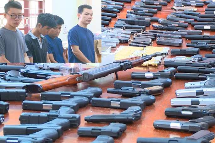 Phá đường dây quy mô lớn mua bán hơn 2.000 khẩu súng qua mạng - Ảnh 2. Ổ nhóm mua bán, tàng trữ súng quân dụng và số hàng được công an thu giữ