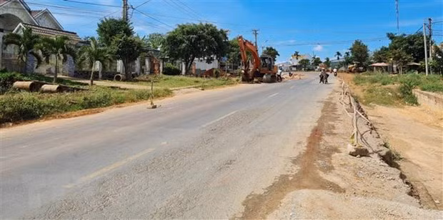 Những đoạn đường thi công cẩu thả gây mất an toàn giao thông của các nhà thầu thi công Quốc lộ 19 đoạn qua tỉnh Gia Lai. Ảnh: Hồng Điệp/TTXVN