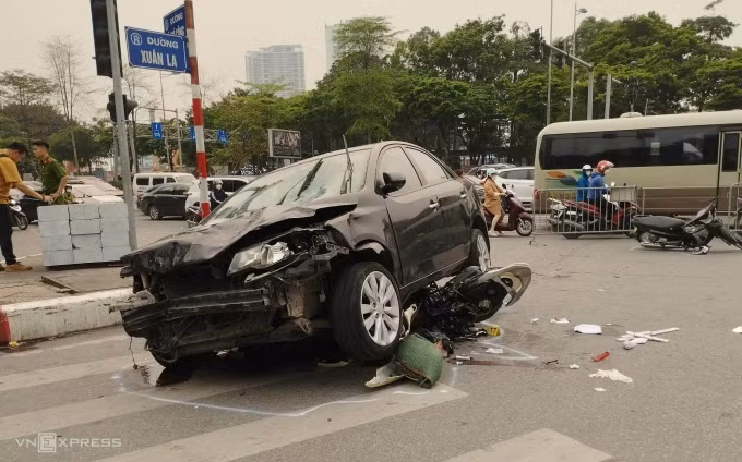 Chiếc ôtô gây tai nạn. Ảnh: Phạm Chiểu