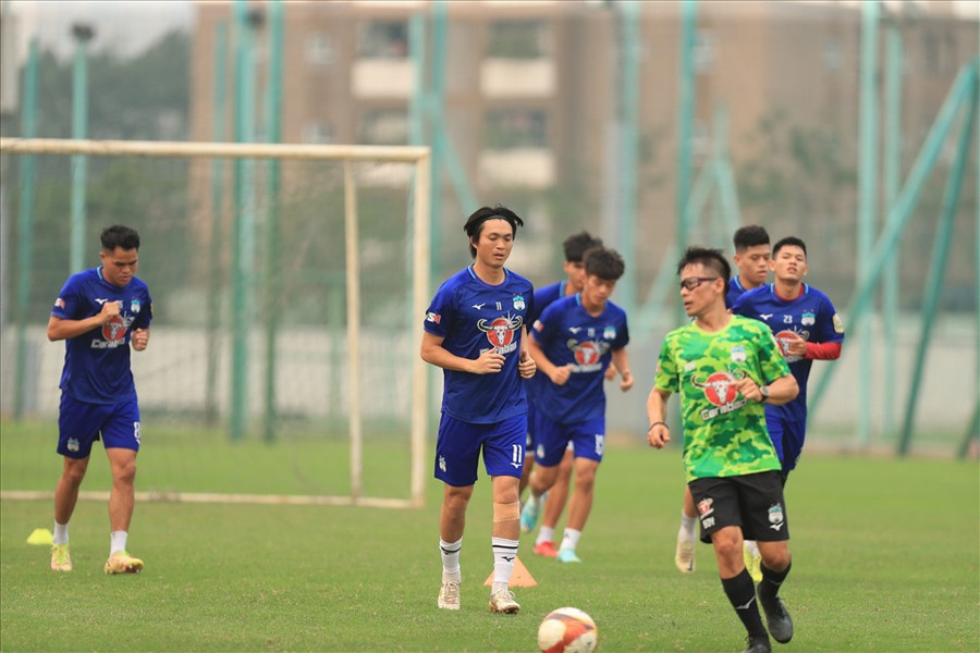 Cầu thủ Hoàng Anh Gia Lai tập luyện trước trận đấu gặp Viettel. Ảnh: Minh Dân Cầu thủ Hoàng Anh Gia Lai tập luyện trước trận đấu gặp Viettel. Ảnh: Minh Dân