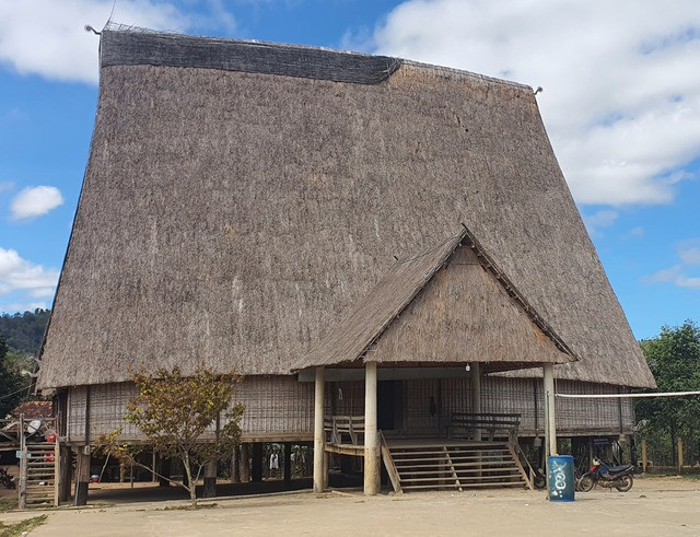 Nhà rông làng Kon Sơ Lăh Nhà rông làng Kon Sơ Lăh