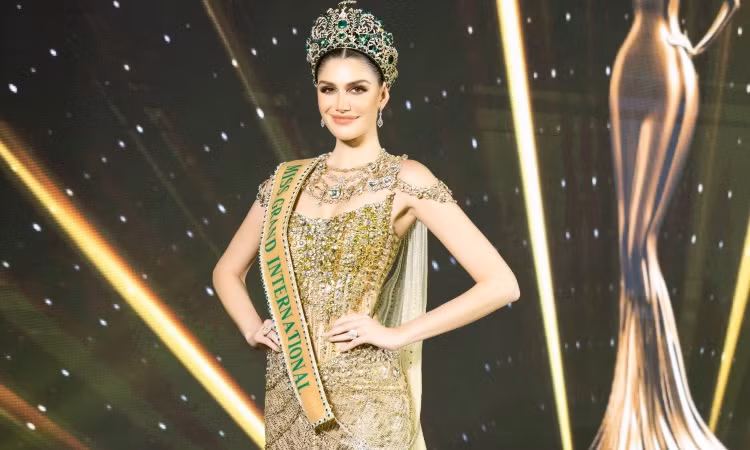 Isabella Menin tái hiện màn hô tên trên sân khấu