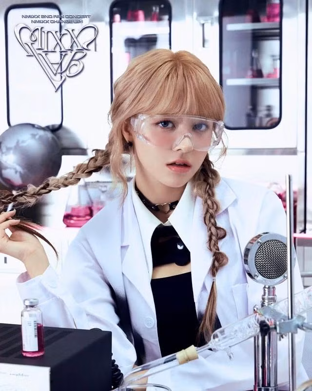 Trong lĩnh vực nghệ sĩ solo, thành viên người Úc gốc Hàn của Nmixx nổi bật như một giọng hát đầy nội lực