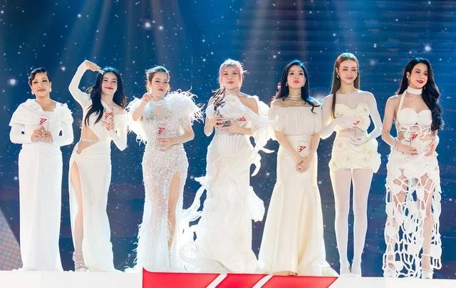 7 nữ nghệ sĩ thành đoàn tại chung kết Chị đẹp đạp gió rẽ sóng 2023: Trang Pháp, Lan Ngọc, MLee, Thu Phương, Lệ Quyên, Mỹ Linh và Diệp Lâm Anh (từ trái sang) 7 nữ nghệ sĩ thành đoàn tại chung kết Chị đẹp đạp gió rẽ sóng 2023: Trang Pháp, Lan Ngọc, MLee, Thu Phương, Lệ Quyên, Mỹ Linh và Diệp Lâm Anh (từ trái sang)
