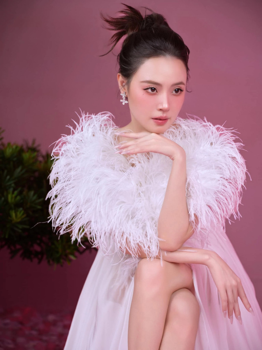 Midu còn được gọi là &quot;phú bà sang chảnh&quot;.