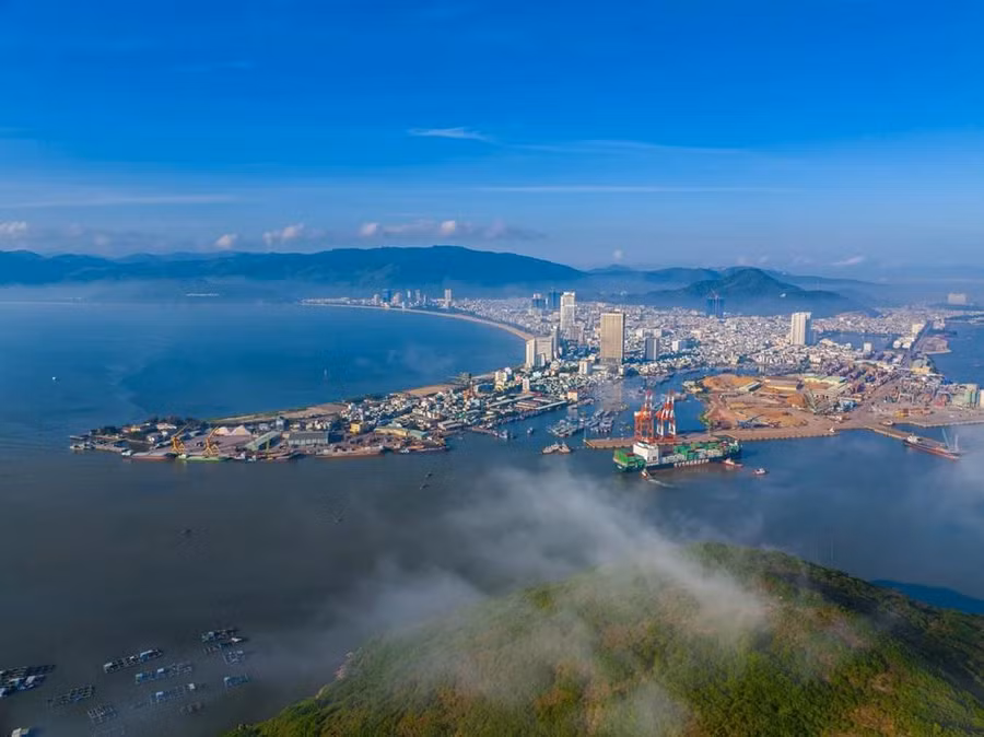 Quy Nhơn như câu ca ngân giữa núi cao biển sóng
