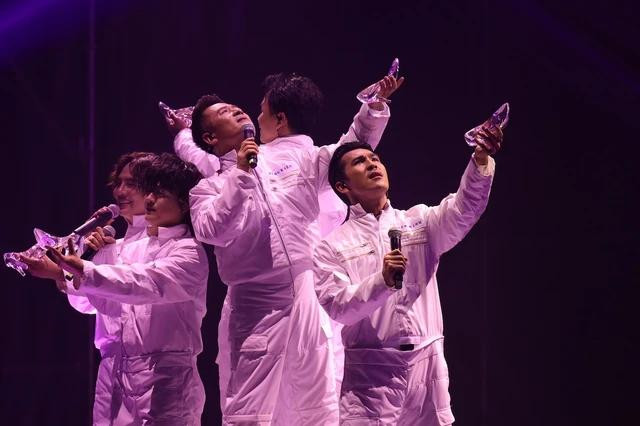 Dẫu có lỗi lầm - một trong những tiết mục mới nhất của Anh trai vượt ngàn chông gai vào top thịnh hành trên YouTube Dẫu có lỗi lầm - một trong những tiết mục mới nhất của Anh trai vượt ngàn chông gai vào top thịnh hành trên YouTube