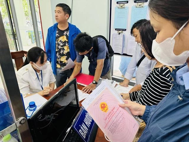 Nhiều ý kiến đề nghị TP.HCM nên tiếp tục áp dụng bảng giá đất và hệ số điều chỉnh giá đất hiện hành đến ngày 31.12.2025 để tạo điều kiện thuận lợi cho người dân đóng tiền sử dụng đất