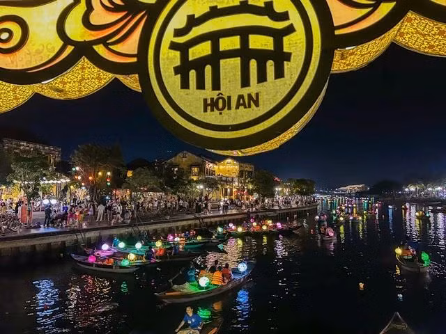 Sông Hoài - Hội An về đêm Sông Hoài - Hội An về đêm