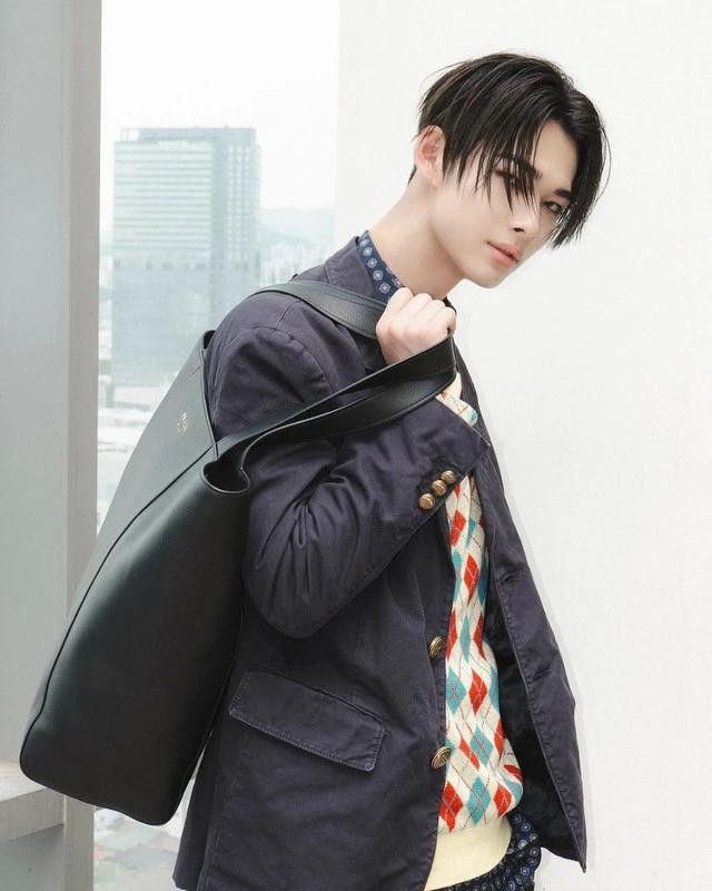 Chỉ mới 17 tuổi nhưng Ni-Ki đã được công nhận là một trong những vũ công tài năng nhất Kpop Chỉ mới 17 tuổi nhưng Ni-Ki đã được công nhận là một trong những vũ công tài năng nhất Kpop