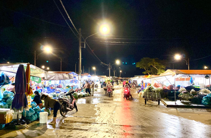 Chợ tạm rau, củ, quả phường Ia Kring đã đi vào hoạt động ổn định sau 4 tháng di dời. Ảnh: Hà Duy Chợ tạm rau, củ, quả phường Ia Kring đã đi vào hoạt động ổn định sau 4 tháng di dời. Ảnh: Hà Duy