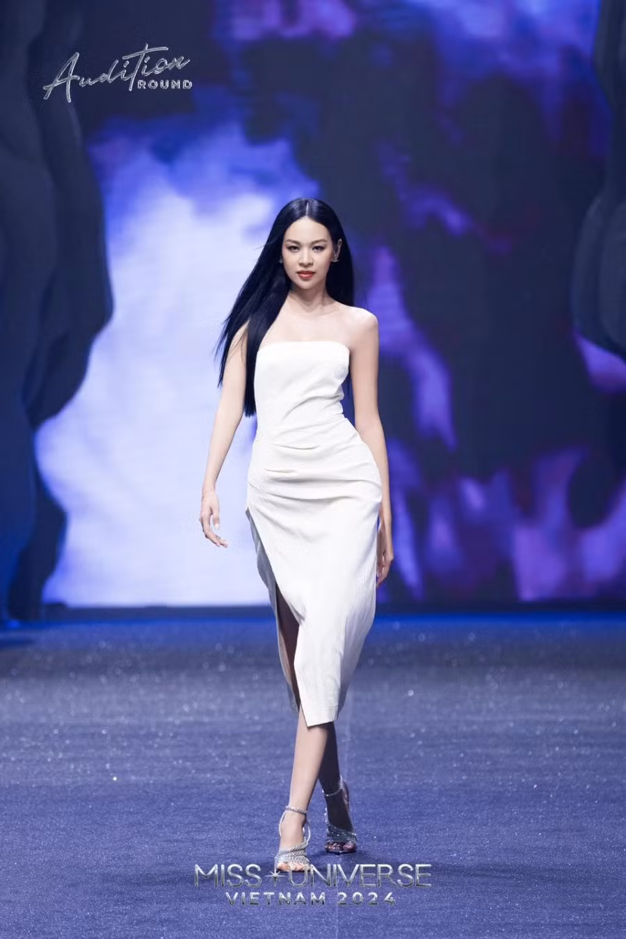 Không quá bất ngờ khi Phí Phương Anh vào top 33 Miss Universe Vietnam. Đến với cuộc thi nhan sắc, người đẹp 9X mang tinh thần “chiến đấu hết mình” với hy vọng truyền cảm hứng cho các bạn trẻ