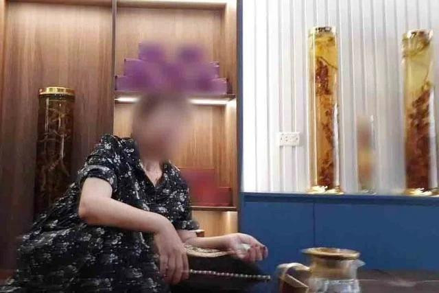 Bà B. cầm số tiền 1,5 triệu đồng bán sâm lậu Bà B. cầm số tiền 1,5 triệu đồng bán sâm lậu