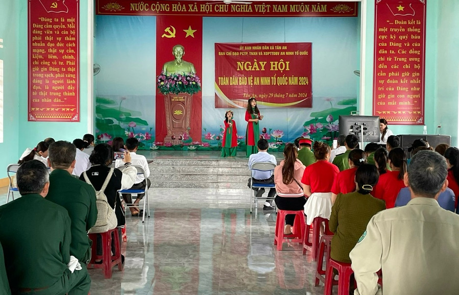 Xã Tân An (huyện Đak Pơ) đẩy mạnh phong trào “Toàn dân bảo vệ an ninh Tổ quốc” để đưa địa phương ra khỏi diện phức tạp về ANNT. Ảnh: Ngọc Minh Xã Tân An (huyện Đak Pơ) đẩy mạnh phong trào “Toàn dân bảo vệ an ninh Tổ quốc” để đưa địa phương ra khỏi diện phức tạp về ANNT. Ảnh: Ngọc Minh