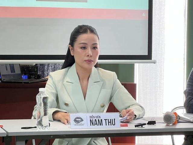 Nam Thư tại buổi gặp gỡ báo chí hôm 5.8 Nam Thư tại buổi gặp gỡ báo chí hôm 5.8