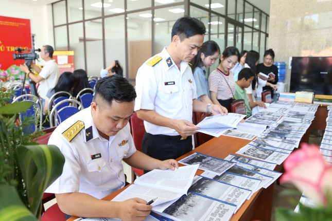 Đông đảo các bạn trẻ tham quan và nghiên cứu tại Không gian văn hóa Tổng Bí thư Nguyễn Phú Trọng Đông đảo các bạn trẻ tham quan và nghiên cứu tại Không gian văn hóa Tổng Bí thư Nguyễn Phú Trọng