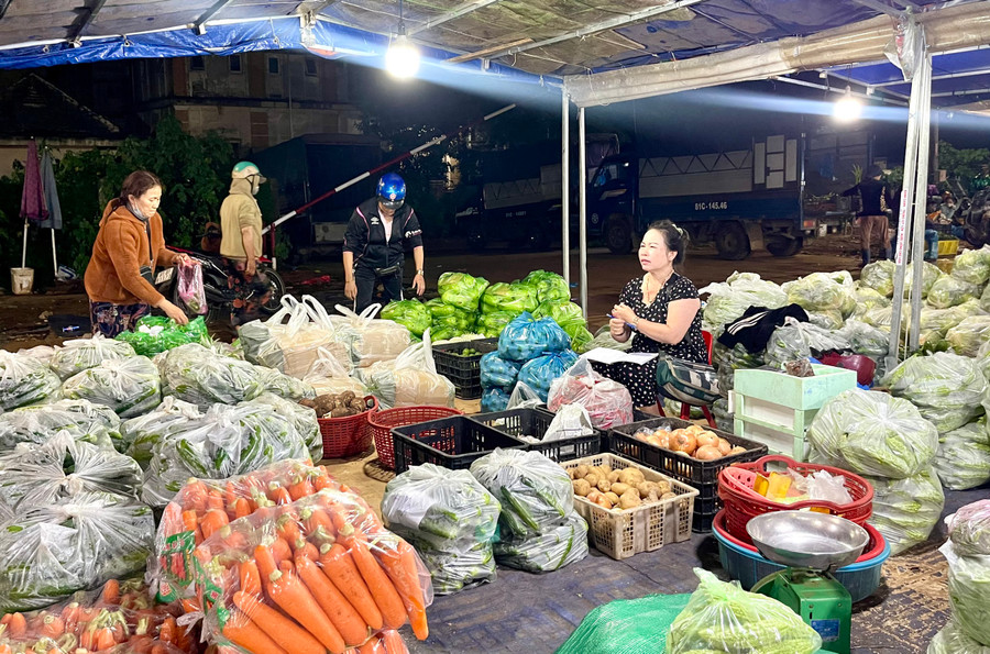 Các tiểu thương khá hài lòng khi chợ tạm phường Ia Kring hoạt động ổn định, quy củ. Ảnh: V.T Các tiểu thương khá hài lòng khi chợ tạm phường Ia Kring hoạt động ổn định, quy củ. Ảnh: V.T