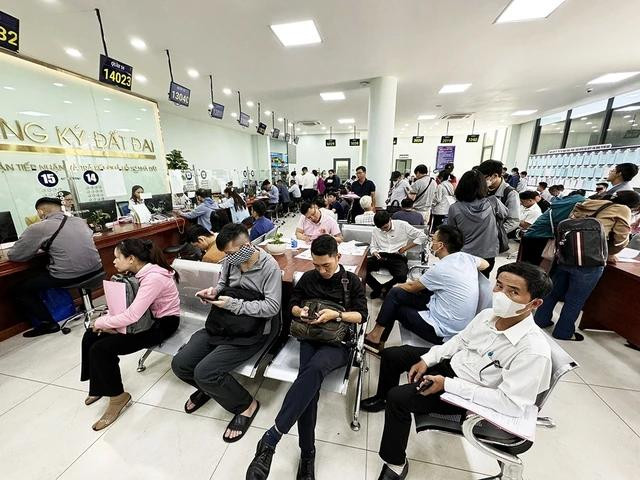 Nhiều ý kiến đề nghị TP.HCM nên tiếp tục áp dụng bảng giá đất và hệ số điều chỉnh giá đất hiện hành đến ngày 31.12.2025 để tạo điều kiện thuận lợi cho người dân đóng tiền sử dụng đất