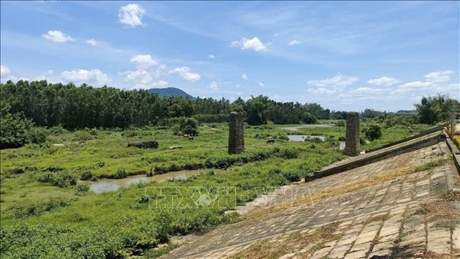 Sông Ba, đoạn chảy qua thị xã An Khê, bị cạn nước. Ảnh: Hồng Điệp/TTXVN Sông Ba, đoạn chảy qua thị xã An Khê, bị cạn nước. Ảnh: Hồng Điệp/TTXVN