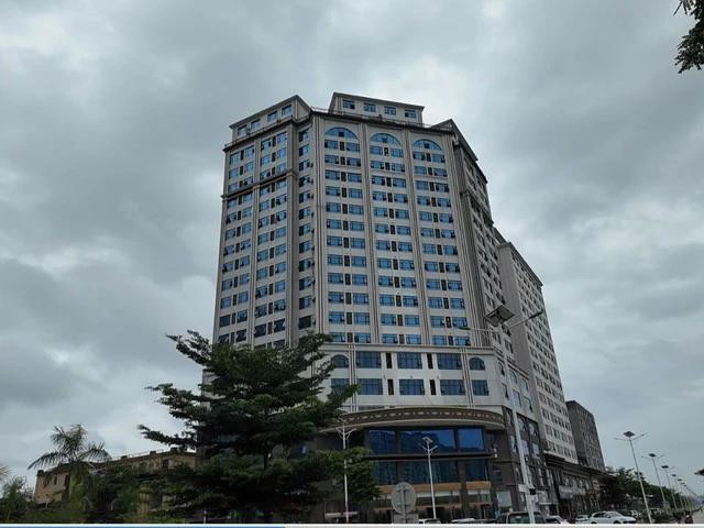 Toà nhà phía trong đặc khu Tam giác vàng, sào huyệt của các nghi phạm thực hiện hành vi phạm tội