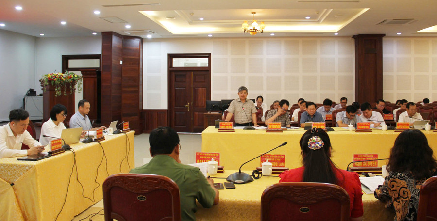 Tại hội nghị, lãnh đạo các sở, ngành tập trung phân tích những kết quả đạt được cũng như khó khăn, vướng mắc liên quan đến việc thực hiện dự toán ngân sách, tiến độ phân bổ, giải ngân vốn đầu tư công năm 2024. Ảnh: M.N Tại hội nghị, lãnh đạo các sở, ngành tập trung phân tích những kết quả đạt được cũng như khó khăn, vướng mắc liên quan đến việc thực hiện dự toán ngân sách, tiến độ phân bổ, giải ngân vốn đầu tư công năm 2024. Ảnh: M.N