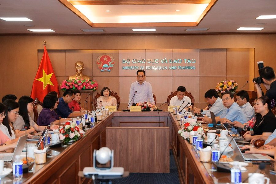 Thứ trưởng Bộ Giáo dục và Đào tạo Hoàng Minh Sơn phát biểu tại buổi họp báo. (Ảnh: Minh Quyết/TTXVN) Thứ trưởng Bộ Giáo dục và Đào tạo Hoàng Minh Sơn phát biểu tại buổi họp báo. (Ảnh: Minh Quyết/TTXVN)