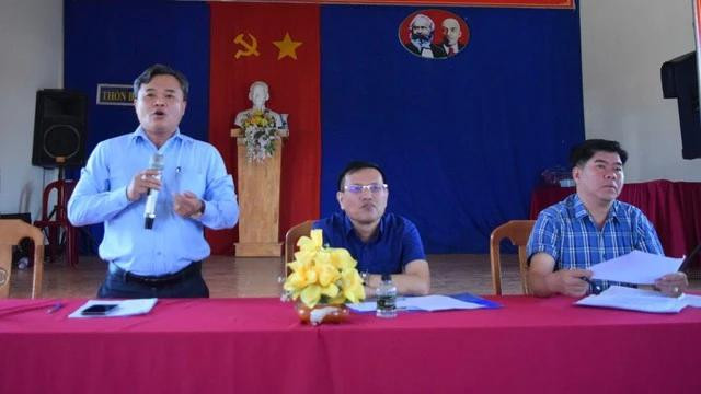 Ông Lê Nguyên Hoàng, Phó chủ tịch UBND H.Đức Trọng mong bà con nông dân bình tĩnh Ông Lê Nguyên Hoàng, Phó chủ tịch UBND H.Đức Trọng mong bà con nông dân bình tĩnh