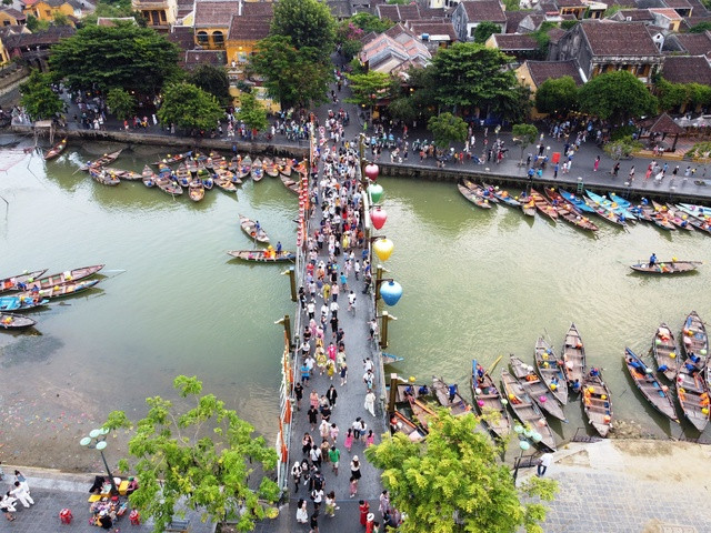 Một góc phố cổ Hội An nhìn từ trên cao Một góc phố cổ Hội An nhìn từ trên cao