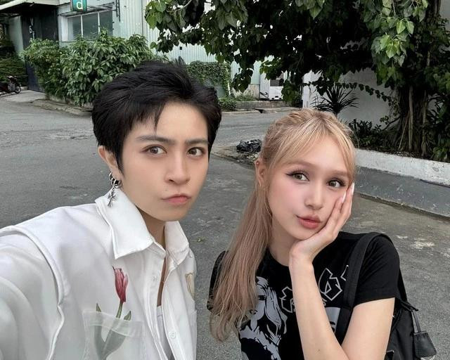 Hình ảnh chụp cùng Gil Lê được Xoài Non đăng tải trên trang cá nhân