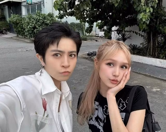 Hình ảnh chụp cùng Gil Lê được Xoài Non đăng tải trên trang cá nhân