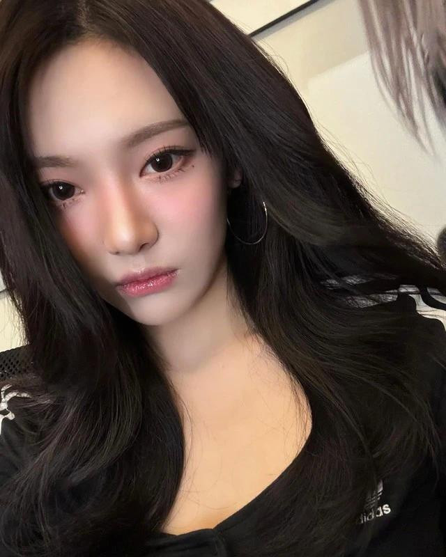 Ningning đã gây ấn tượng với giới phê bình bằng giọng hát nội lực và âm vực rộng Ningning đã gây ấn tượng với giới phê bình bằng giọng hát nội lực và âm vực rộng